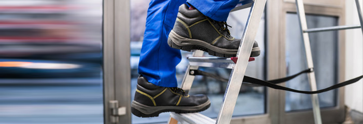 How To Choose The Right Safety Footwear For Working On A Ladder